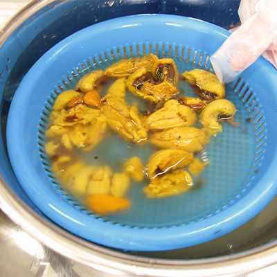 「泊うに」おいしい食べ方 手順4